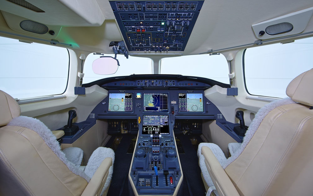 Falcon 10x самолет характеристики. Falcon 7x Cockpit. Dassault Falcon 200 кабина. Dassault Falcon 8x кабина. Dassault Falcon 900 кабина.